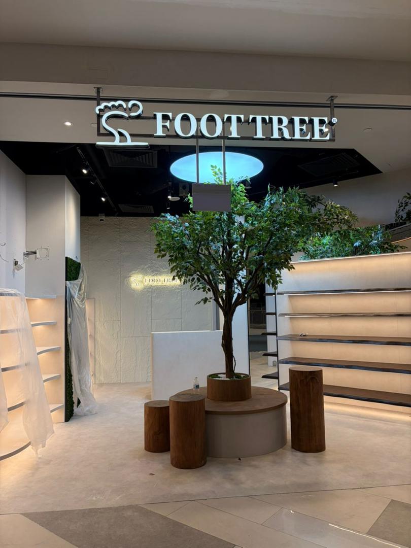 Foot Tree Front-lit Bracket Signboard