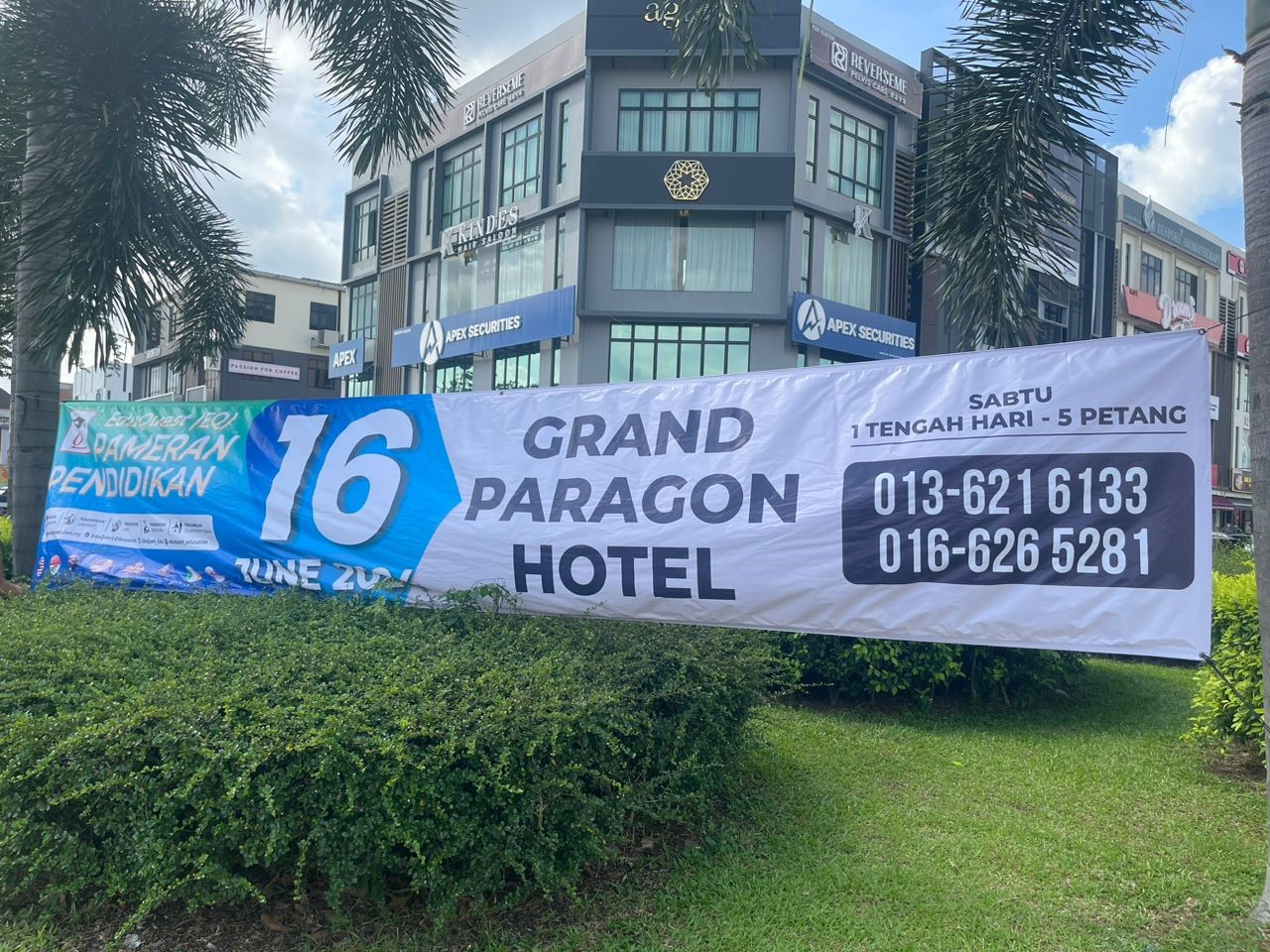 Banner example in Singapore
